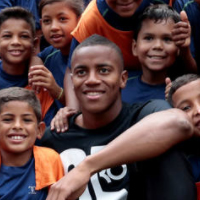 fundación yammine Wuilker Fariñez escuela de futbol - Colegio de Antímano celebró la Navidad con la Fundación Yammine