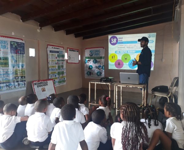 Yammine Chuspa reciclaje 600x490 - Fundación Yammine (Yammine Foundation) spreads recycling culture in Chuspa