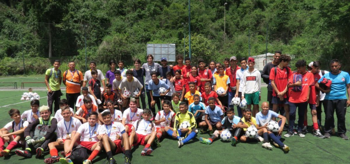 Fundación Yammine efectuó segunda edición del Torneo "Sembrando Futuro" Yammine Segunda Copa Sembrando Futuro Fundación Yammine FINAL 10 1 1200x565 - Fundación Yammine efectuó segunda edición del Torneo "Sembrando Futuro"