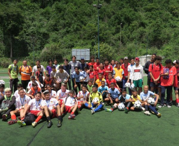 Fundación Yammine efectuó segunda edición del Torneo "Sembrando Futuro" Yammine Segunda Copa Sembrando Futuro Fundación Yammine FINAL 10 1 600x490 - Fundación Yammine efectuó segunda edición del Torneo "Sembrando Futuro"