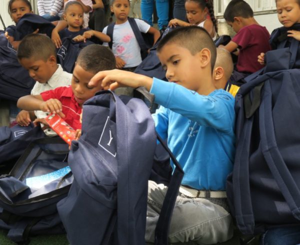 Fundación Yammine donó útiles escolares a la Casa Hogar Bambi de Venezuela Yammine Fundación Yammine Entrega útiles escolares a Casa Hogar Bambi FINAL 6 600x490 - Fundación Yammine donó útiles escolares a la Casa Hogar Bambi de Venezuela