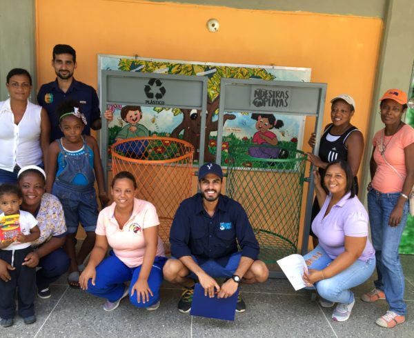 recipientes chuspa 600x490 - Fundación Yammine y pobladores de Chuspa recogen 3.000 Kg de material reciclable