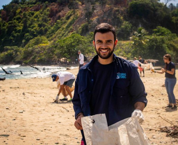 JornadaLimpiezaDePlayas 6 600x490 - Fundación Yammine celebró el Día Mundial de las Playas  con una jornada de limpieza